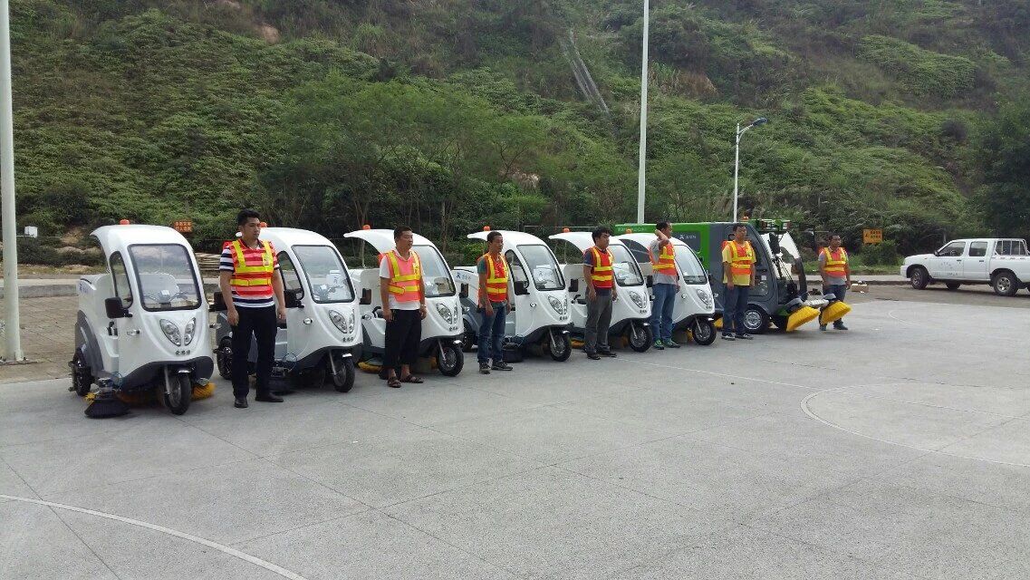 【企業(yè)快訊】深圳龍華新區(qū)第一批愛瑞特環(huán)衛(wèi)設(shè)備順利交機！